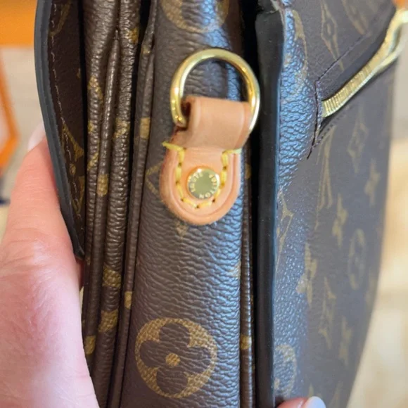 Louis Vuitton Pochette Métis - Picture 7 of 15